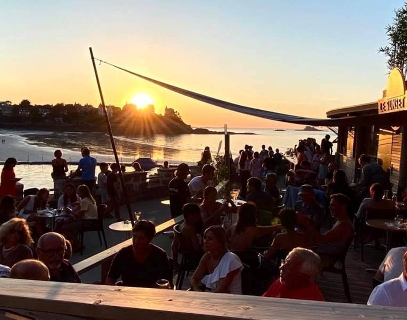 Le Sunset et son coucher de soleil sur les villas dinardaises (@ Sunset)