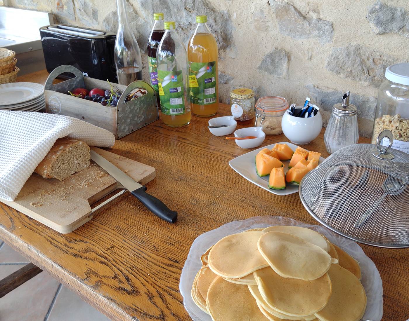 Petit déjeuner des chambres d'hôtes à Le Coq du Nord -Mailhac