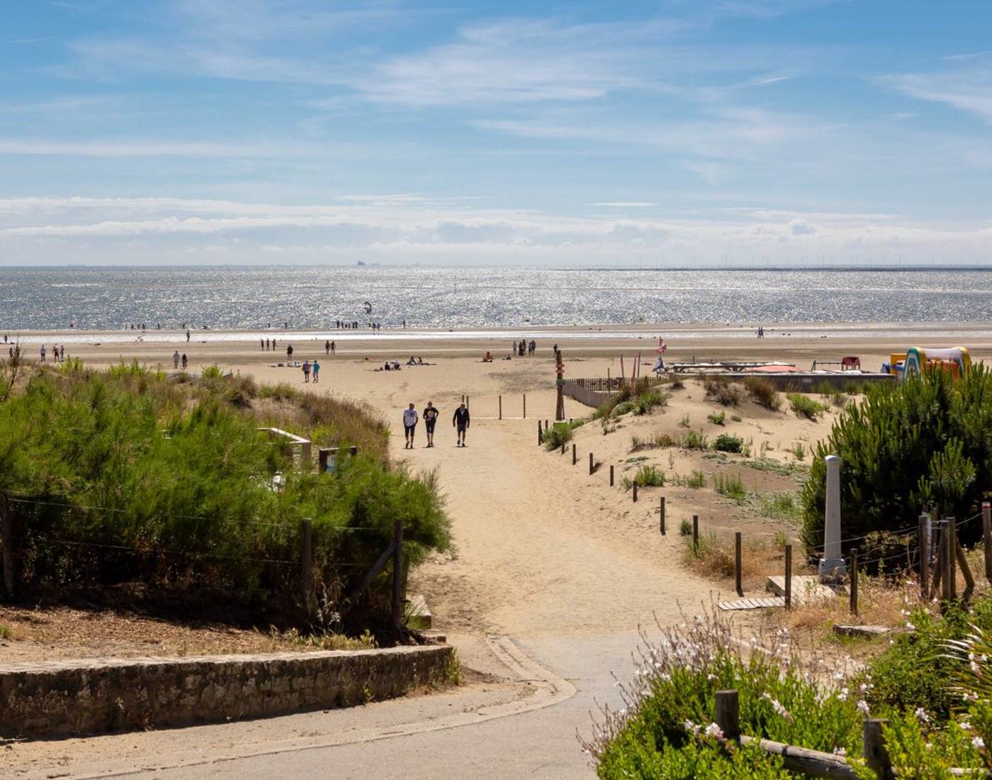 Descente vers la plage
