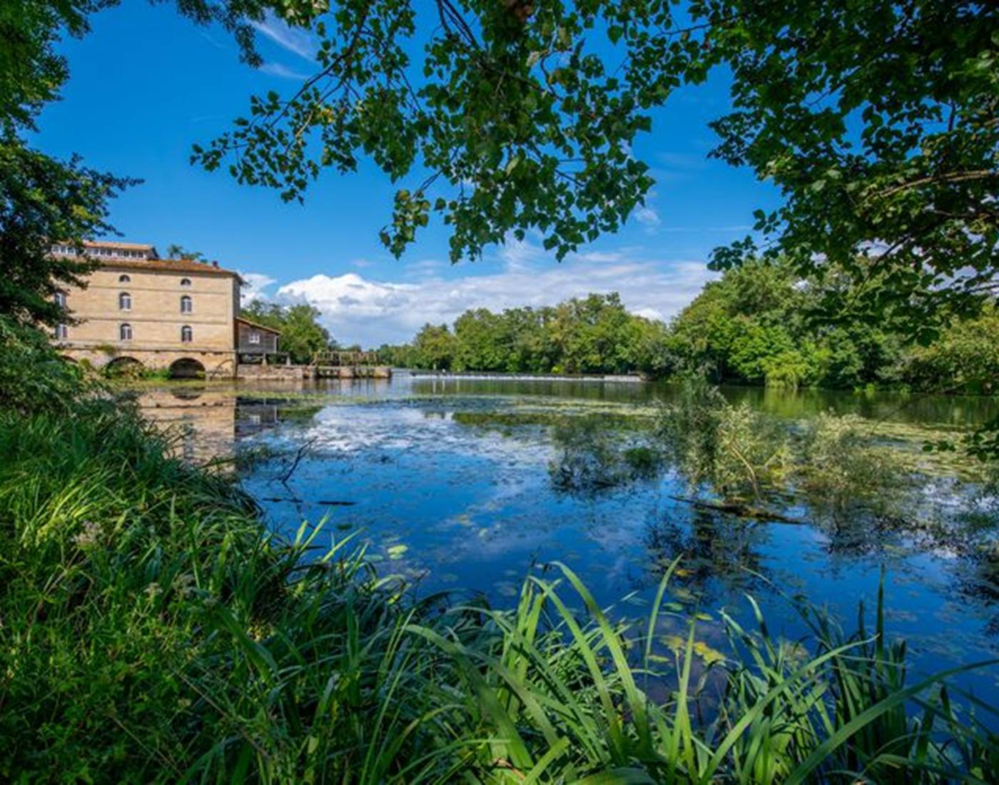Le Moulin de Porchères au bord de l'Isle