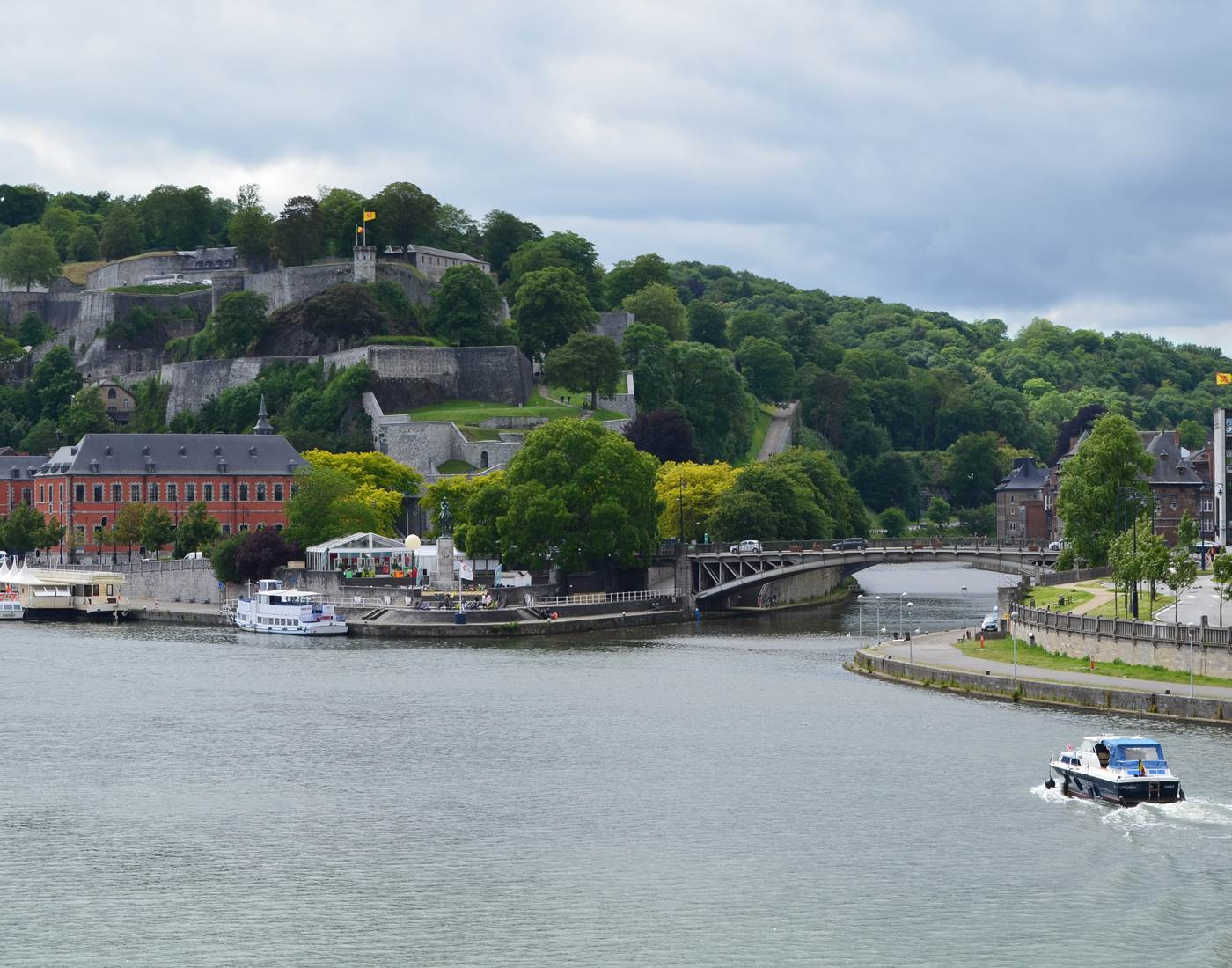 Namur est au confluent de la Sambre et de la Meuse (fleuve)