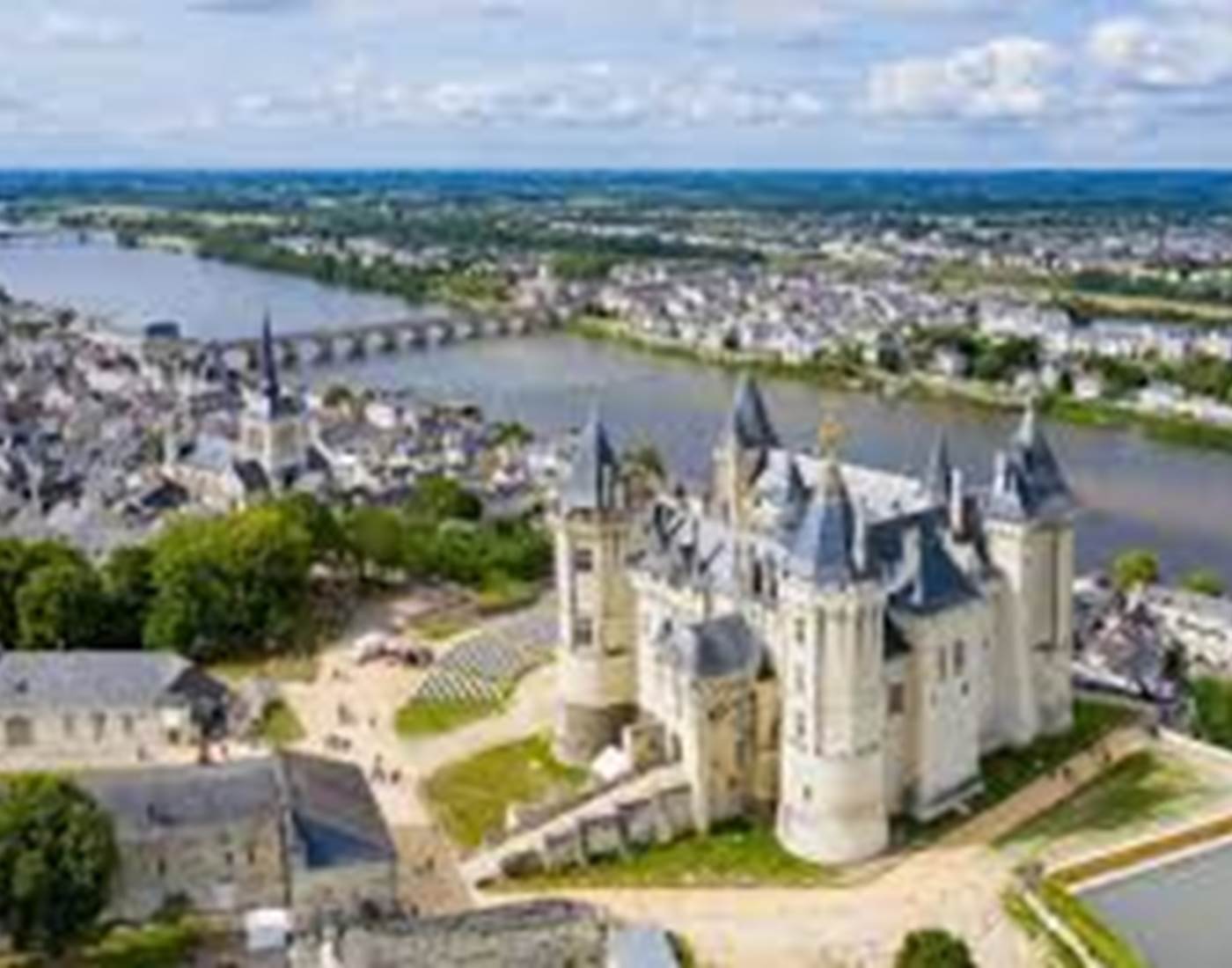 chateau-de-saumur-gite-jacuzzi-spa-couple