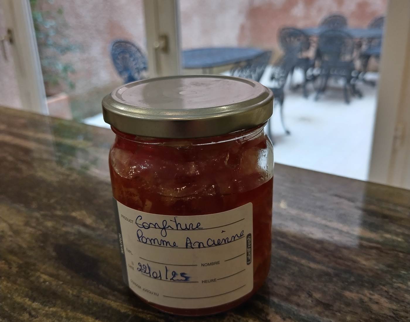 Confiture maison pour les petits déjeuners des hôtes du Coq du Nord Mailhac