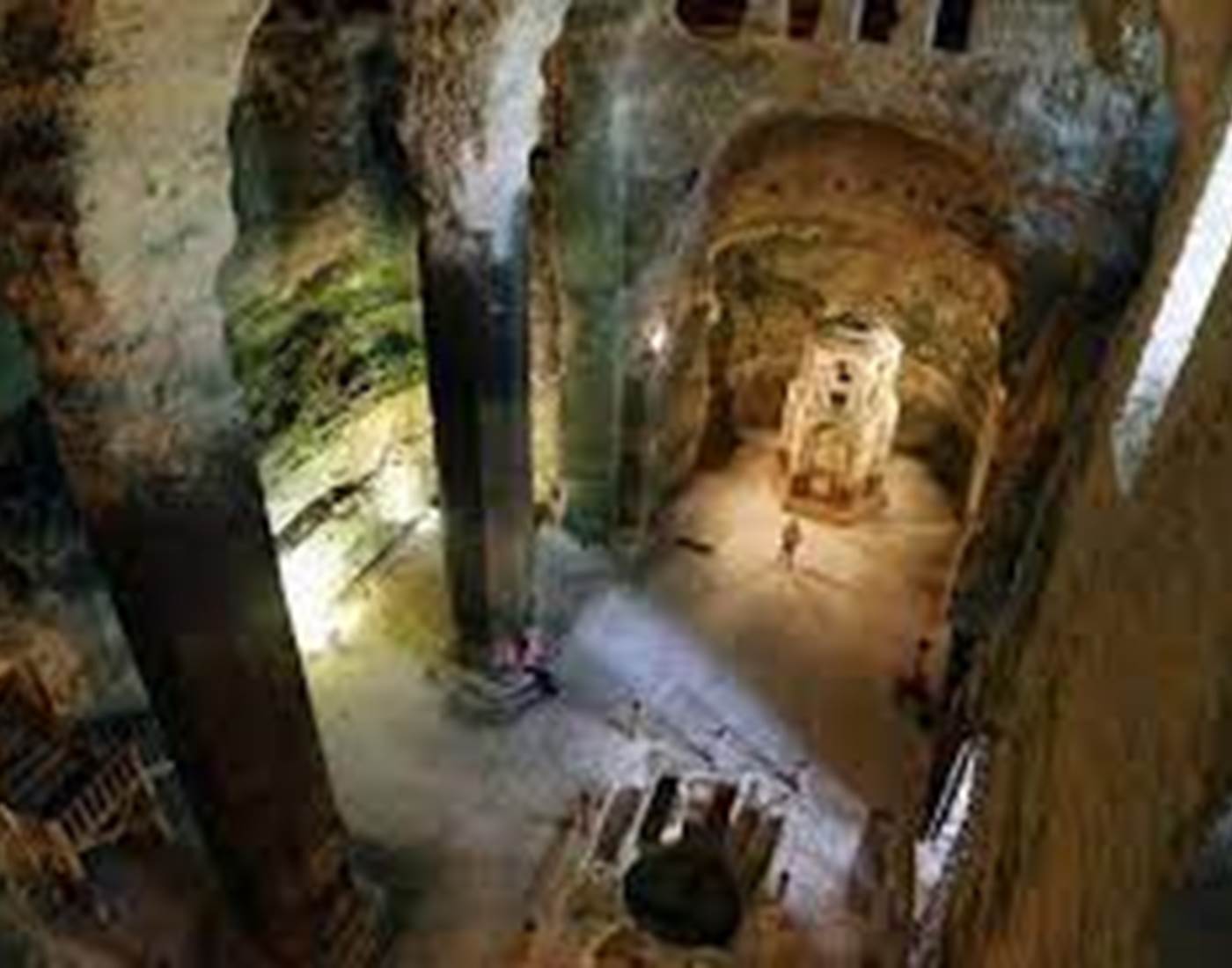 Eglise monolithe de Aubeterre sur Dronne, une des plus hautes de France