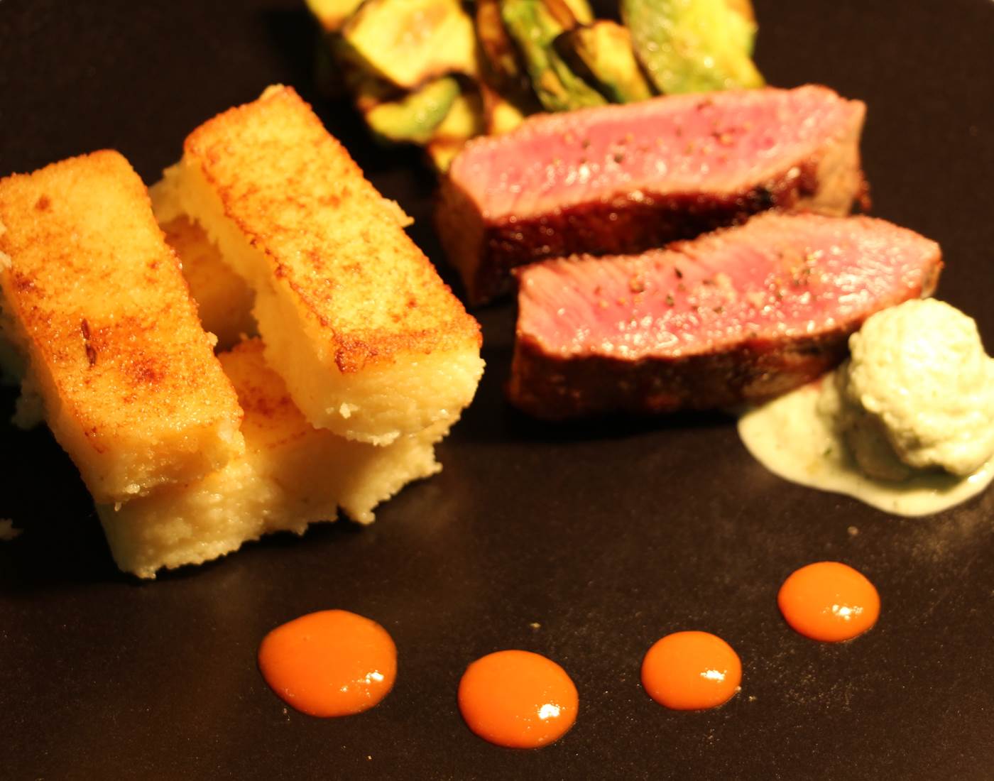 Filet d'agneau, sauce froide au chèvre frais et concombre