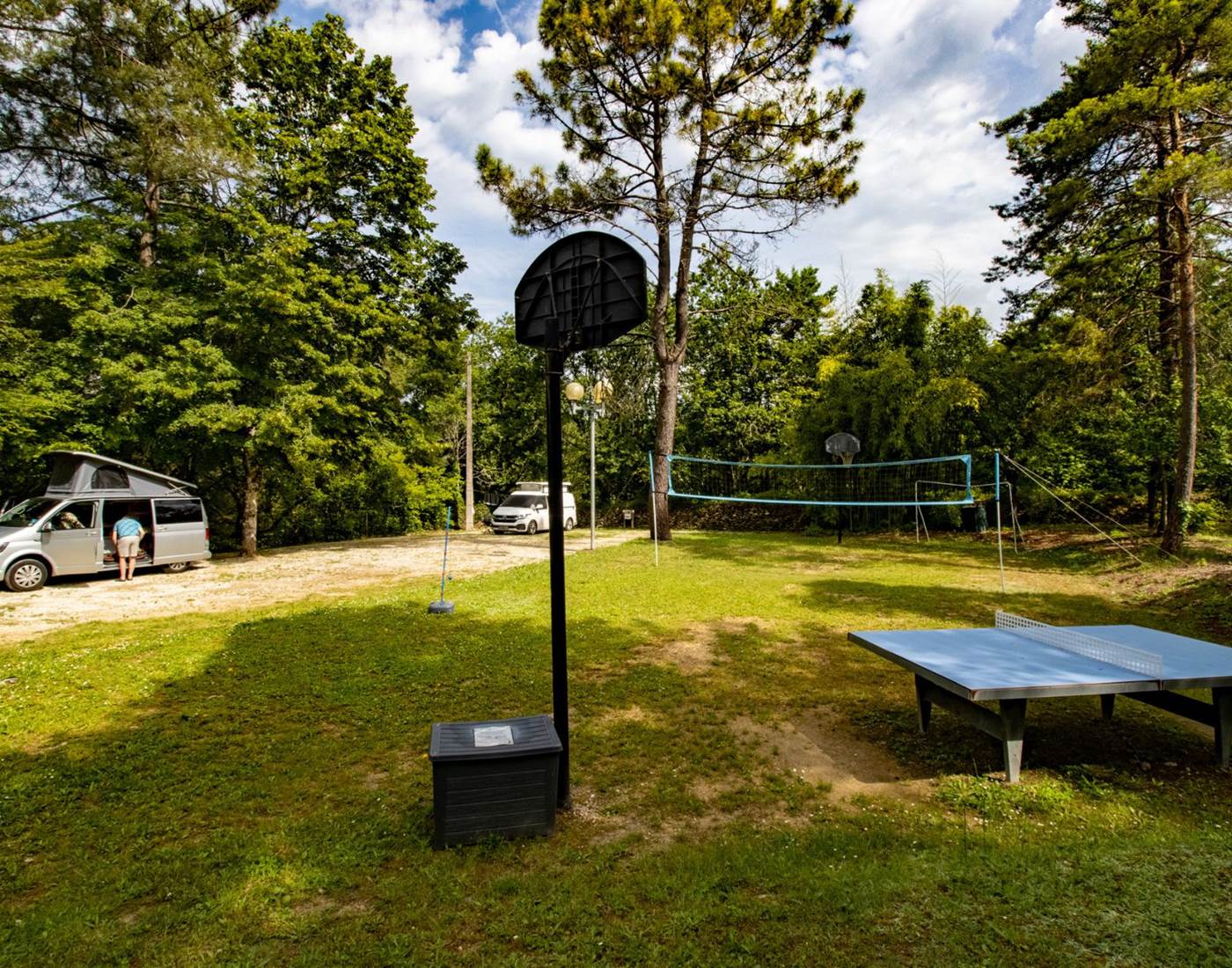 Aire de camping-car avec ses jeux