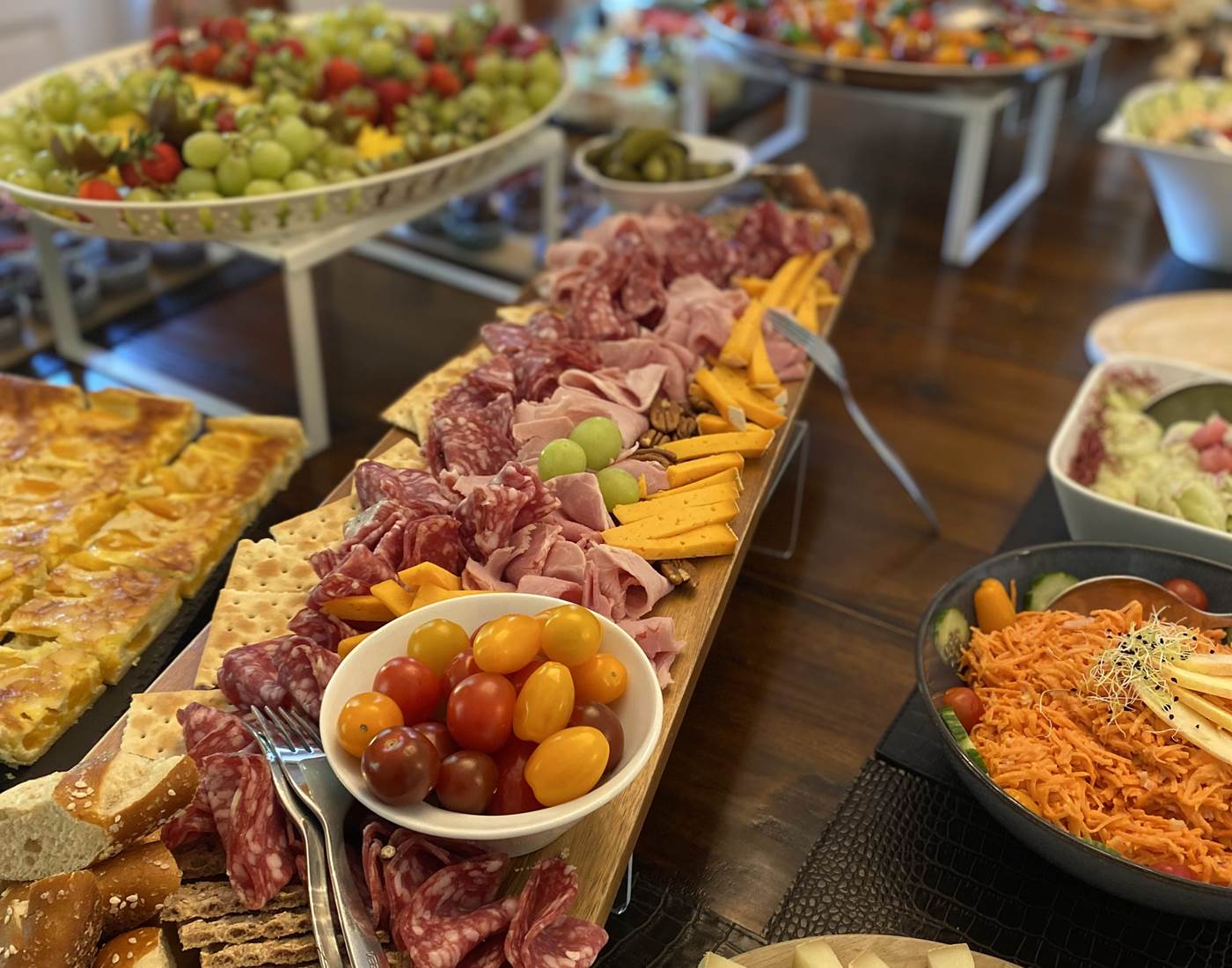 Charcuterie, fromages et salades