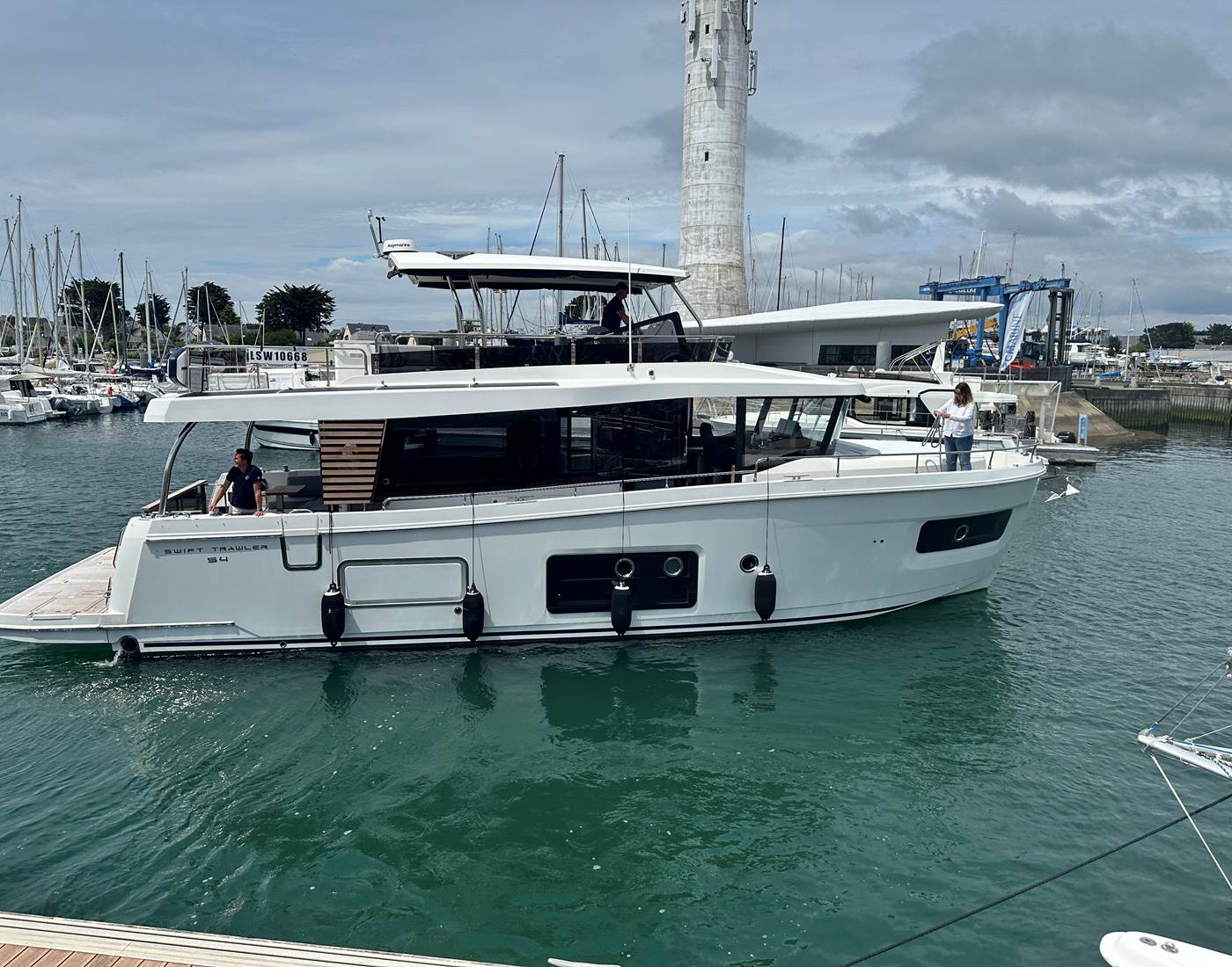 Convoyage Beneteau Trawer 54