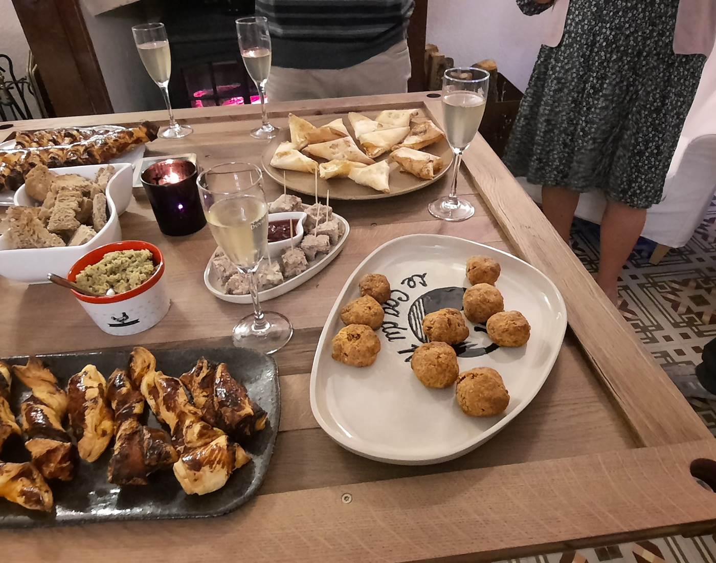 Bulles et mises en bouche festives à Le Coq du Nord-Mailhac