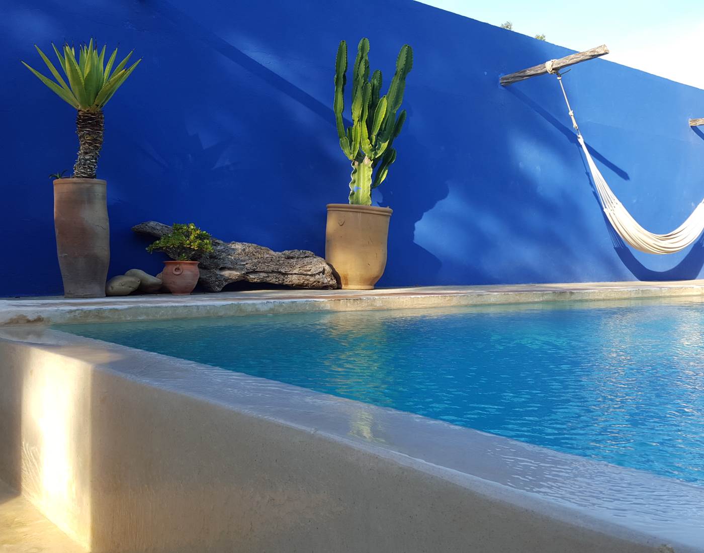 Hamac au bord de la piscine