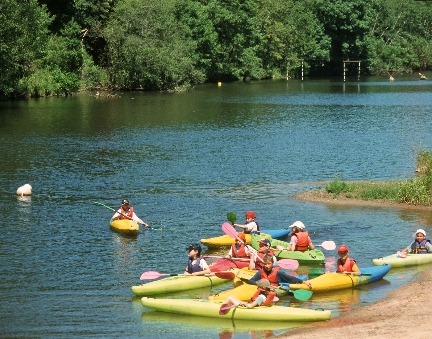 Correze-CanoedanslavalleedelaVezere-3/Joël TRIBHOUT / Corrèze Tourisme