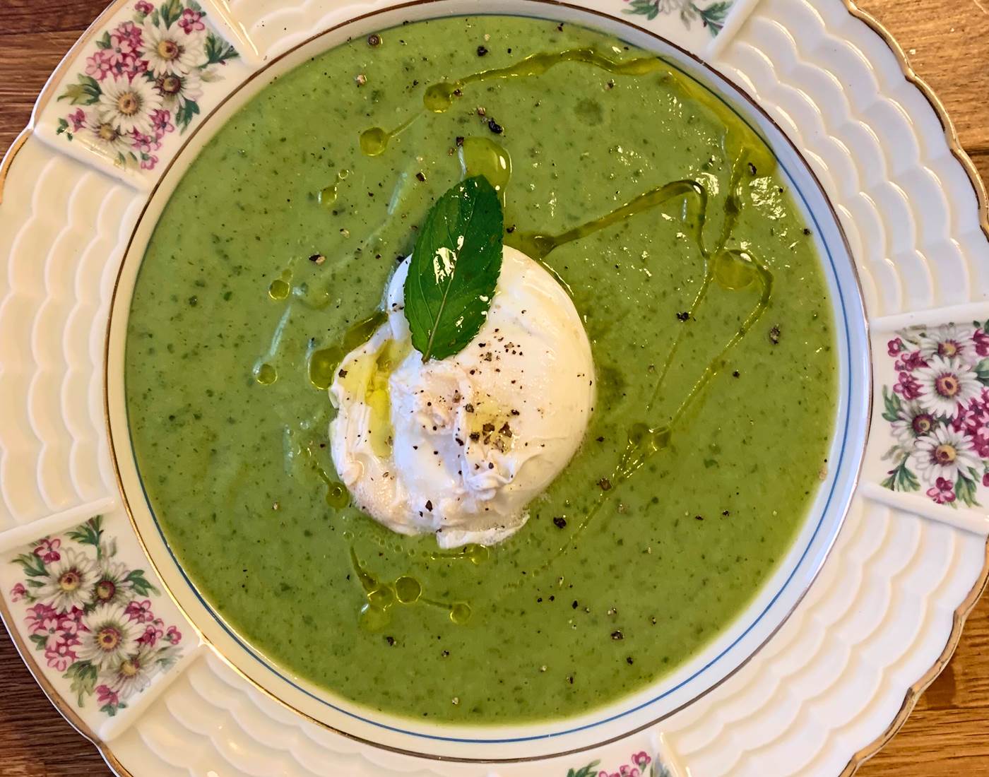 Velouté de courgette menthe, oeuf poché-page