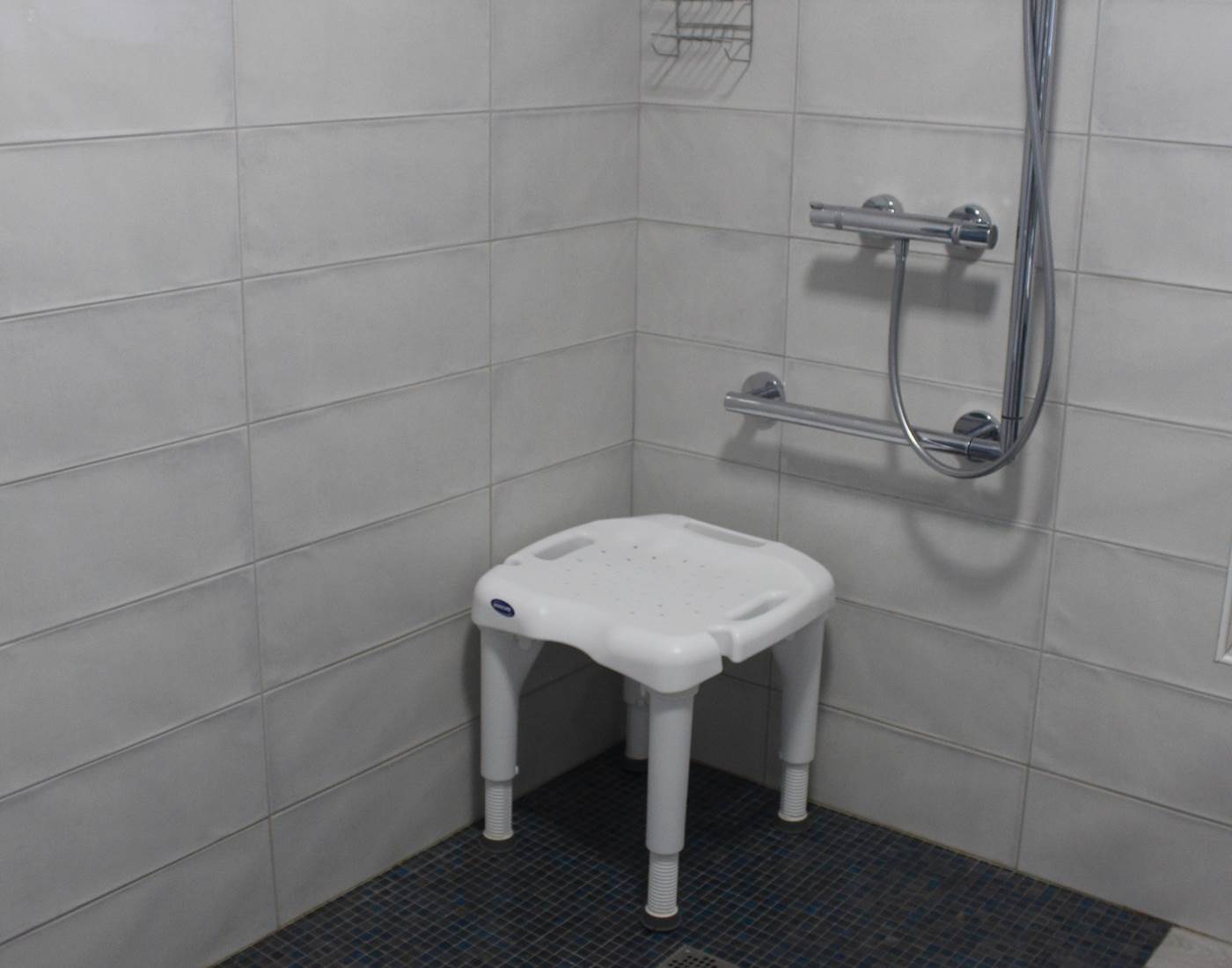 douche_italienne_avec_siège_de_douche