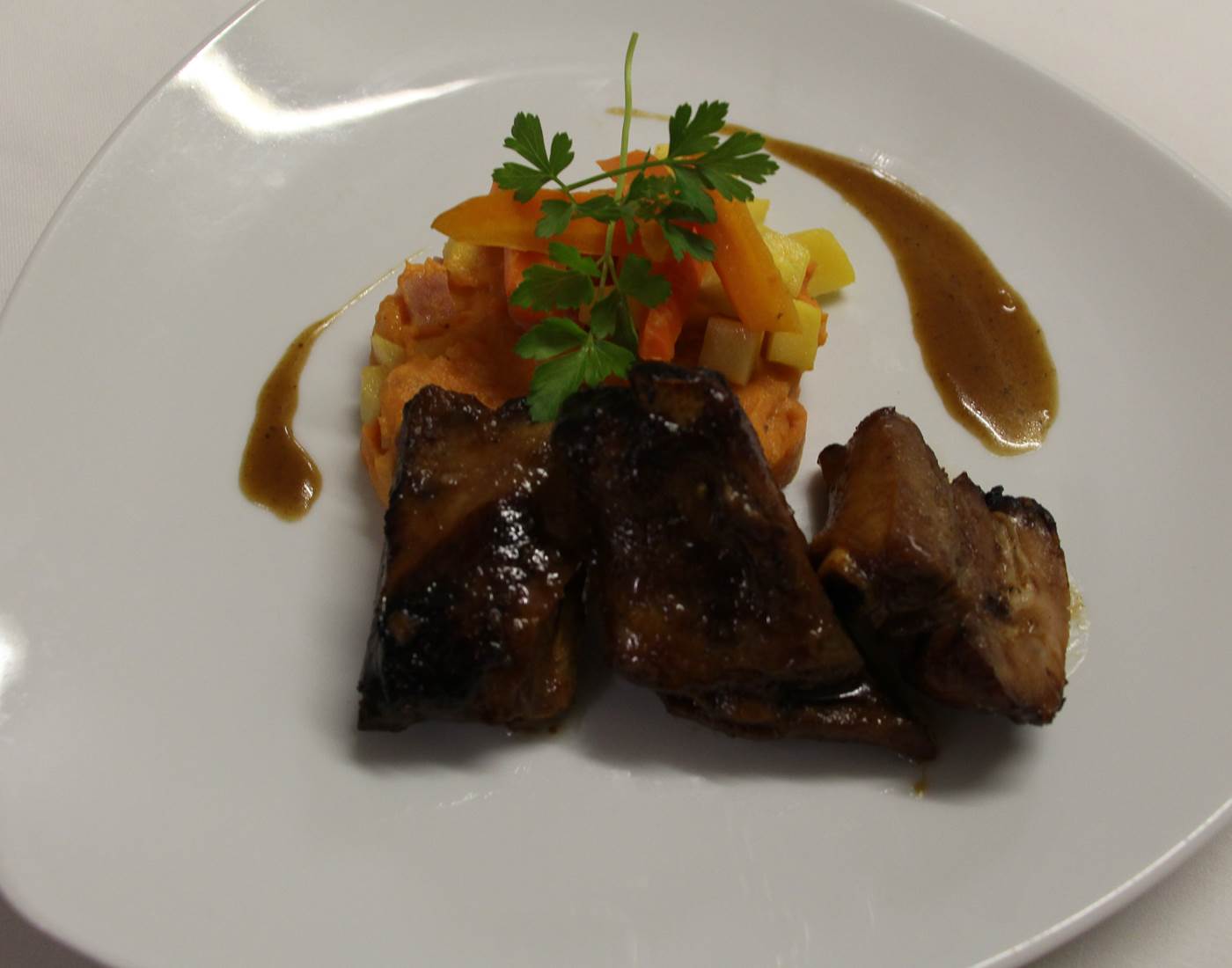 travers de porc laqué au miel et cumin, purée de patate douce