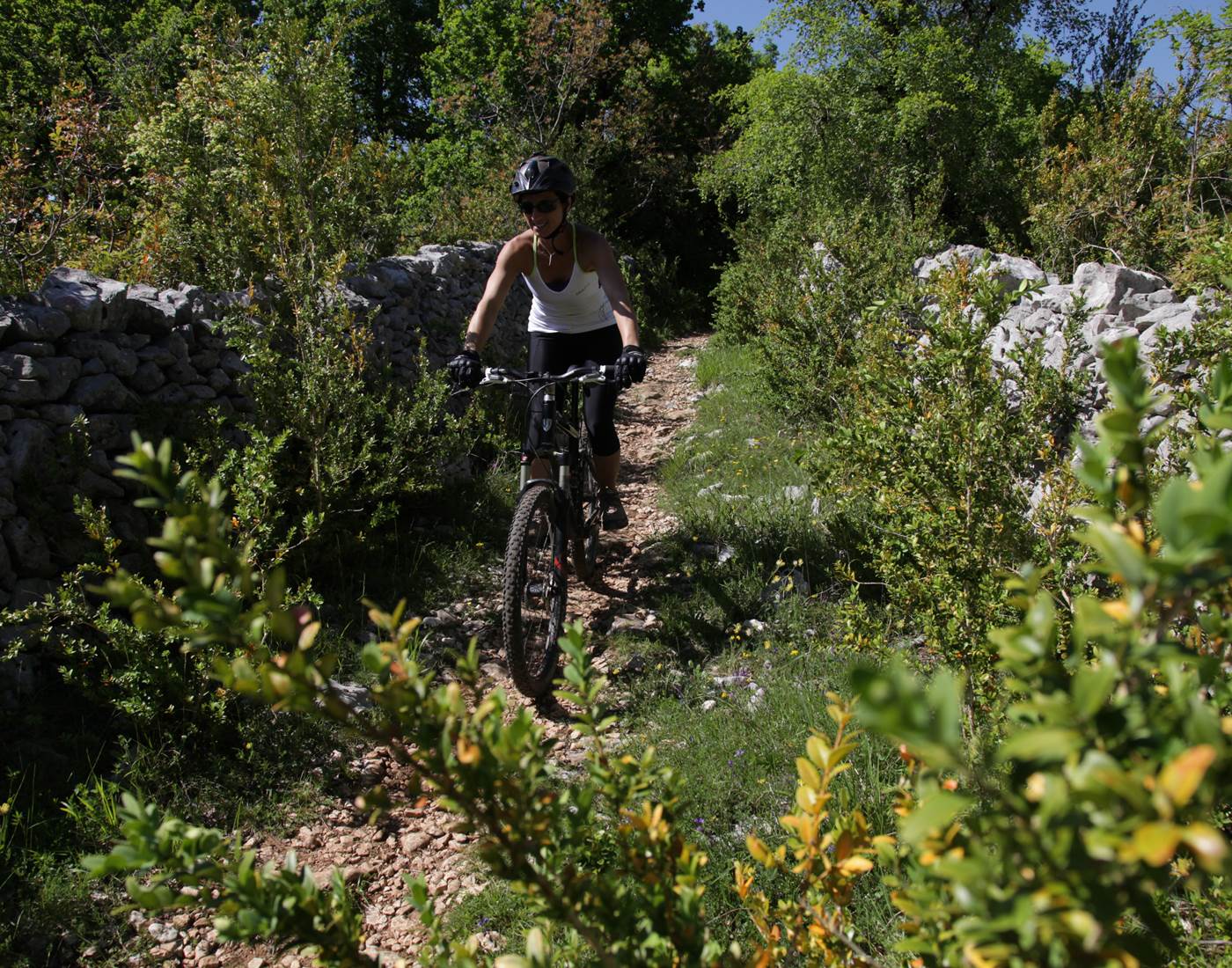 Descente sur les sentiers du causse © Lot Tourisme - P