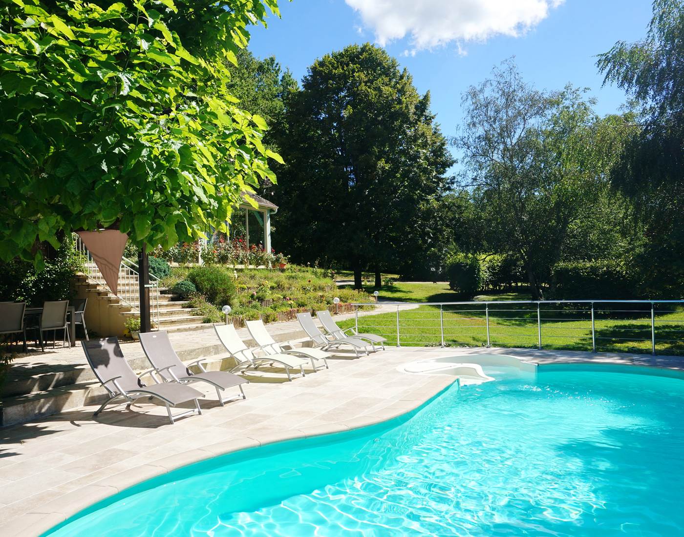 piscine chambre d'hôtes dordogne perigord Feuilllantines-page