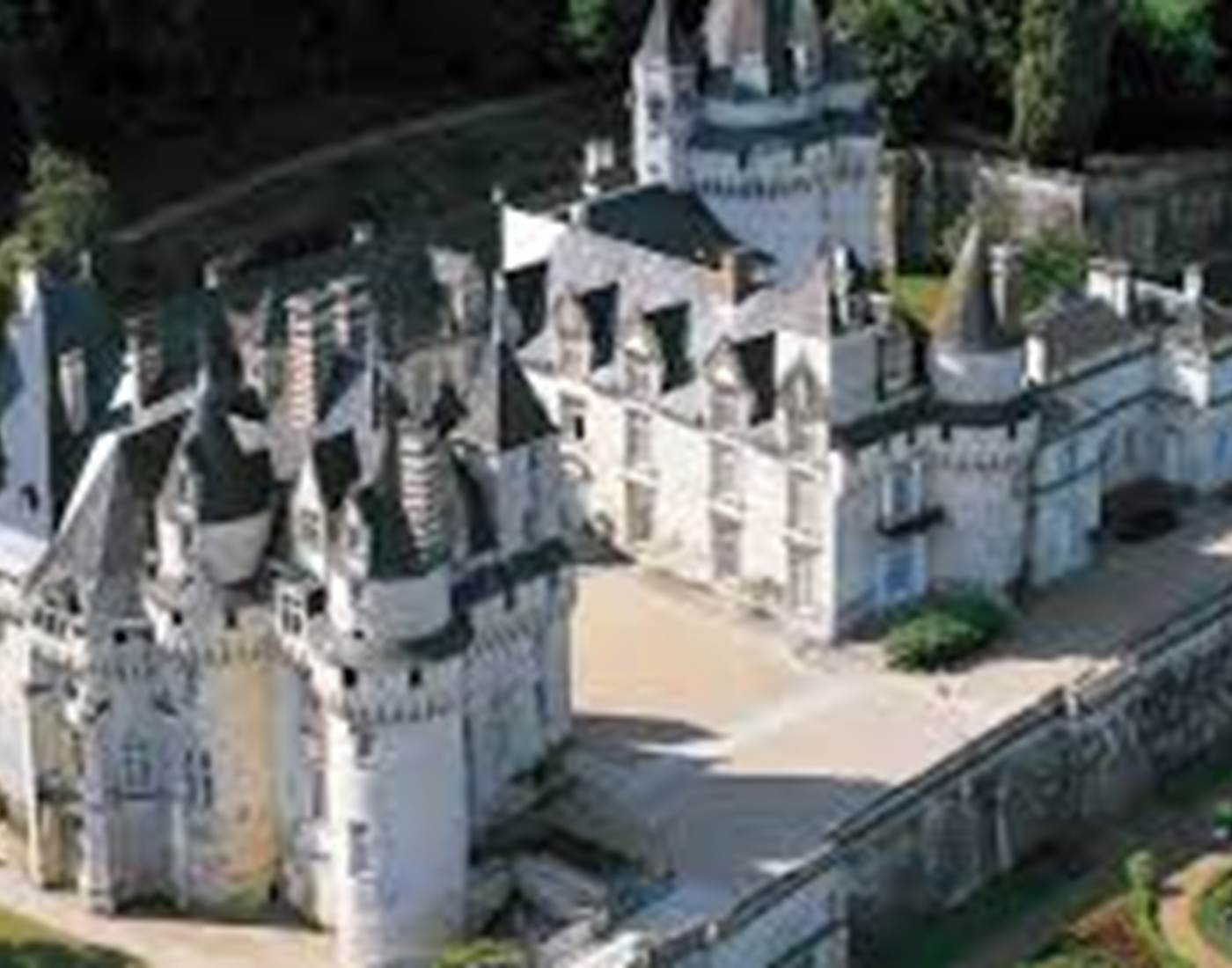 chateau-de-la-belle-au-bois-dormant-touraine-gite-jacuzzi