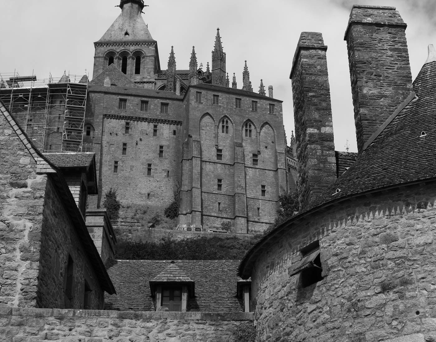 La Basilique vue de la rue principale