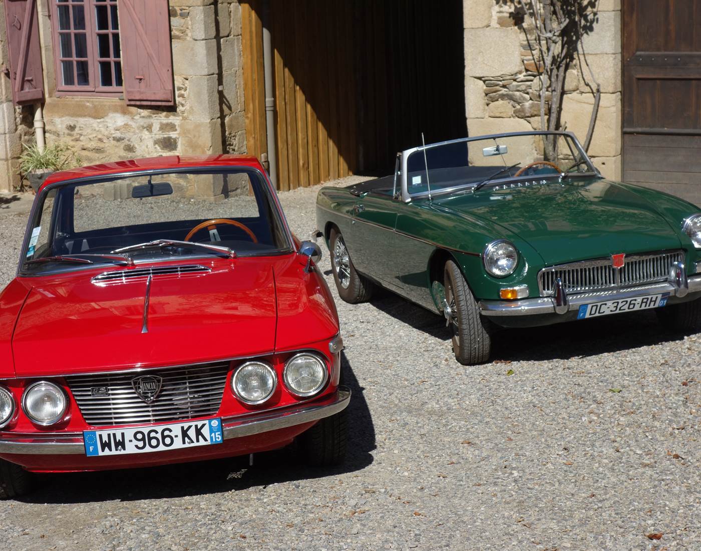 voitures anciennes de passage au Pradel