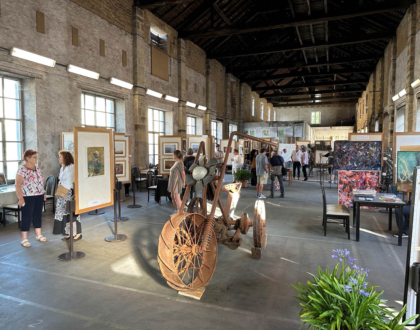 Exposition des œuvres dans l’ancienne Halle au charbon et rencontres avec les Artistes