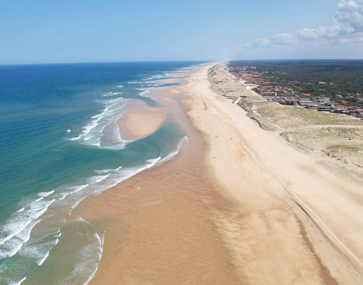 Plage immense de sable fin dans les landes-page