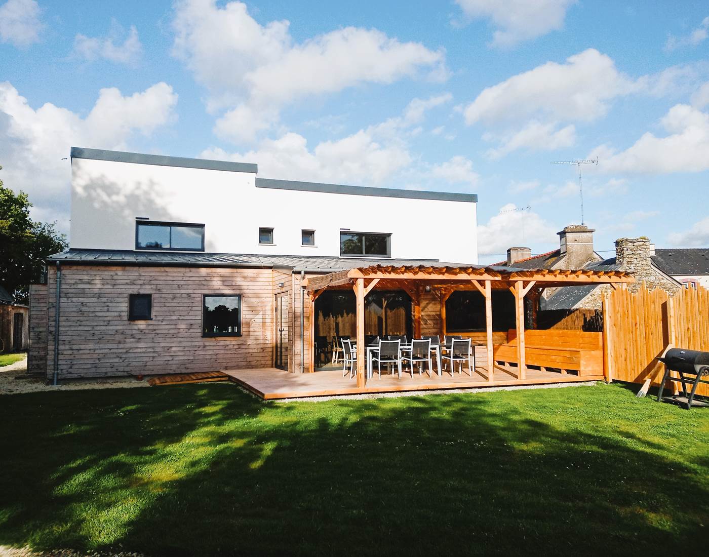 Le Répit de l'Oust - Côté terrasse et jardin