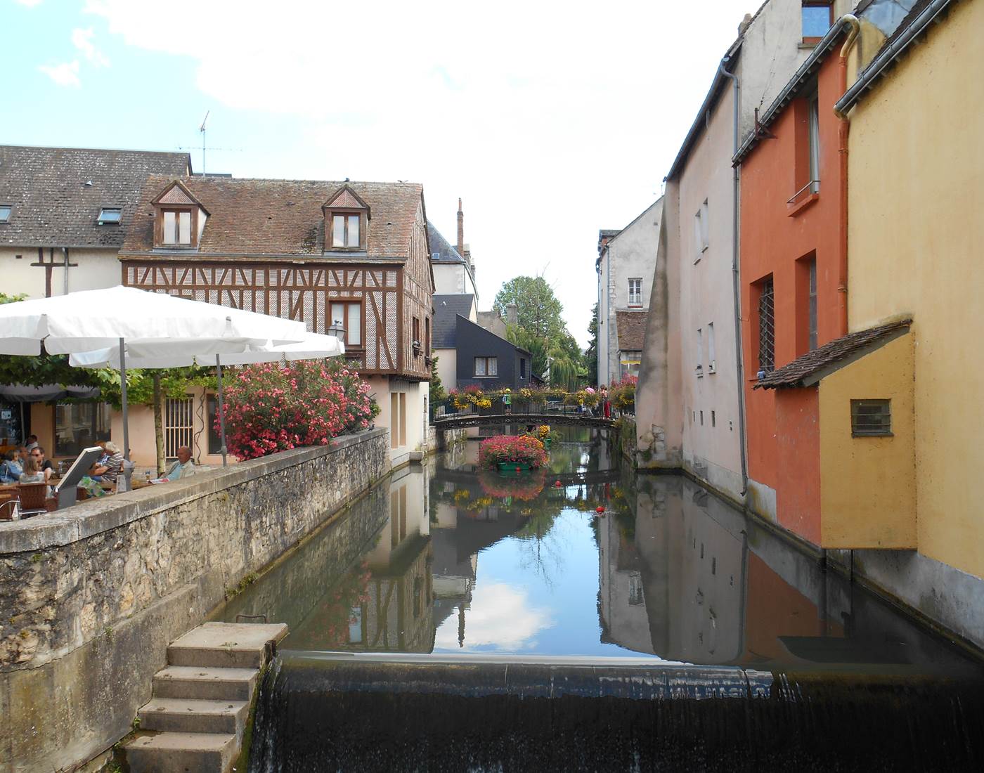 Quartier de la Pêcherie (3 minutes à pied)