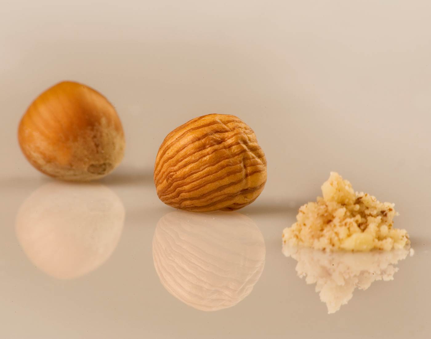 Noisette en coque... décortiquée... en poudre