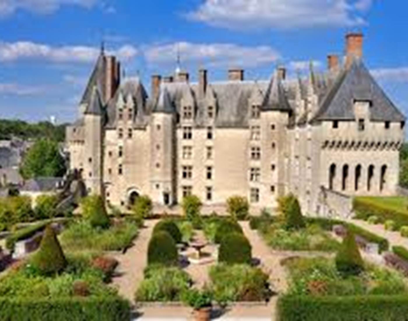 chateau-de-langeais-gite-troglodyte-jacuzzi