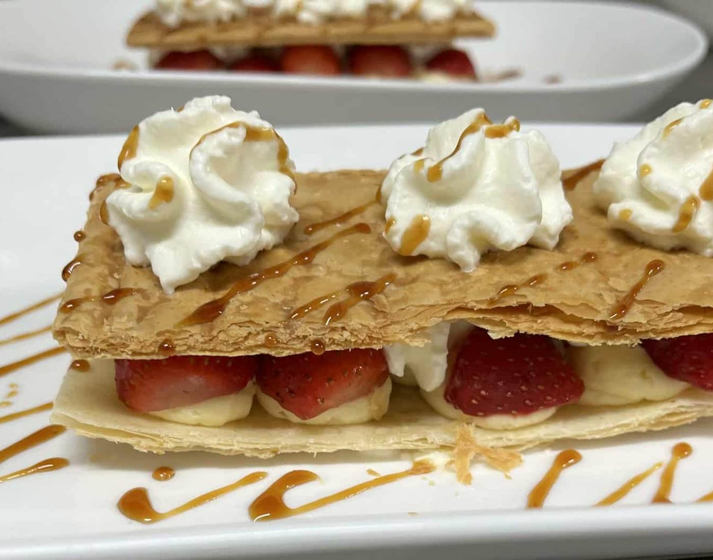 Douceur feuilletée aux fraises Hôtel Restaurant La Sapinière pied des pistes Saint Lary Soulan Hautes Pyrénées (65)