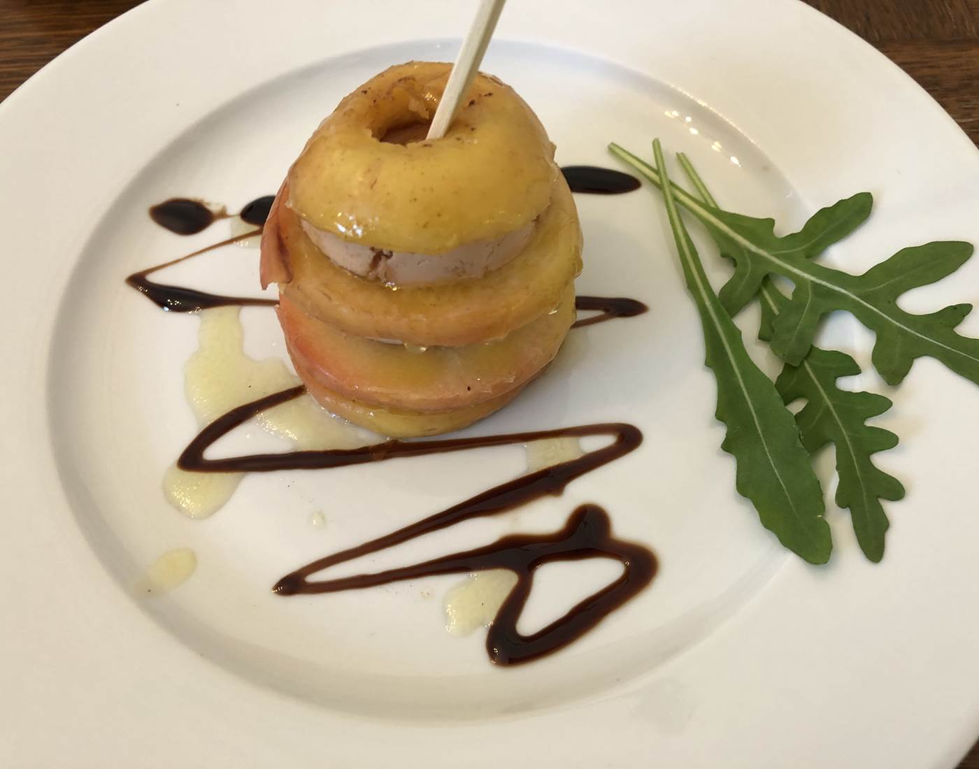 Pomme entière caramélisées au surprenant Foie Gras