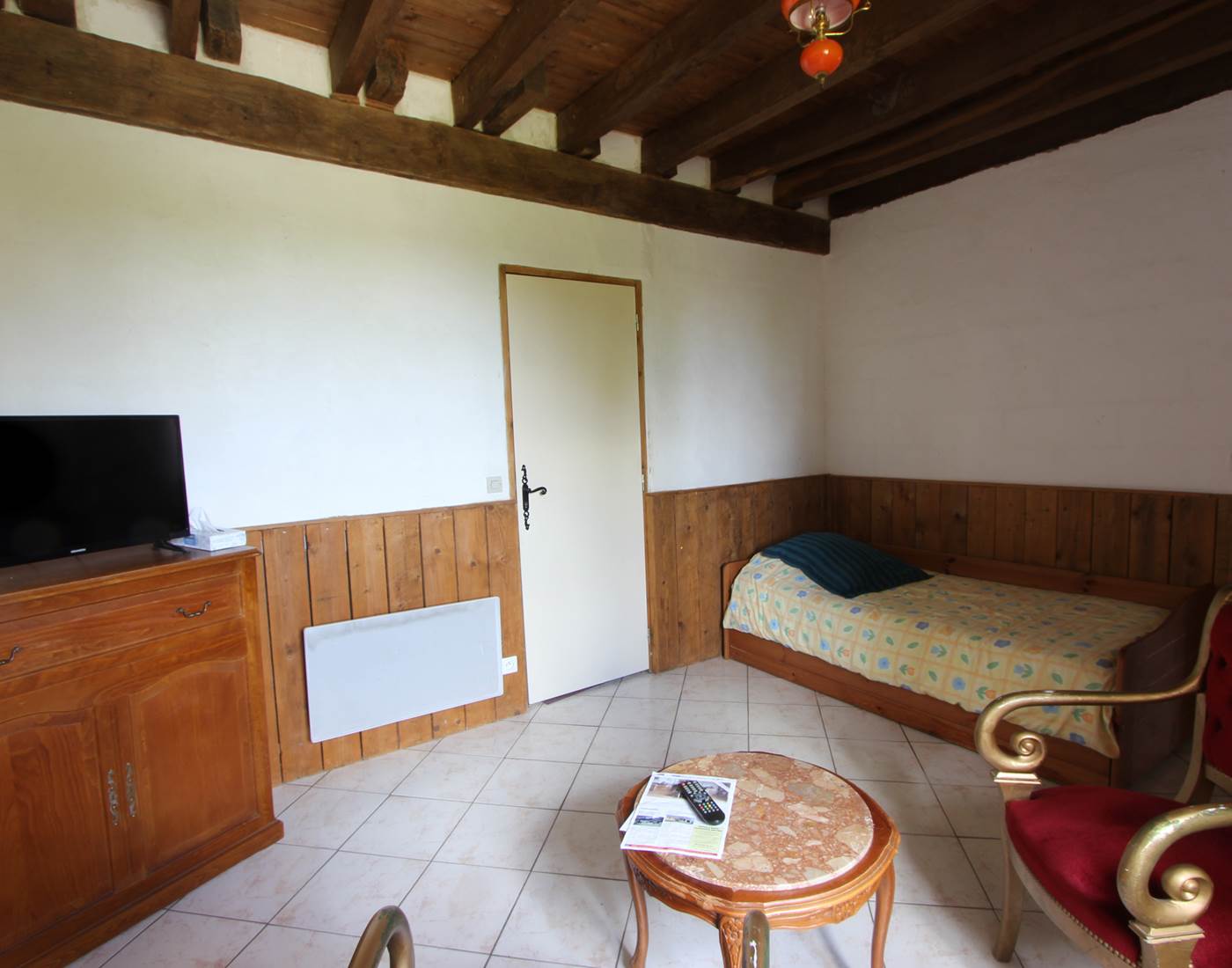 Grande chambre avec 2 pièces séparées ,douche italienne