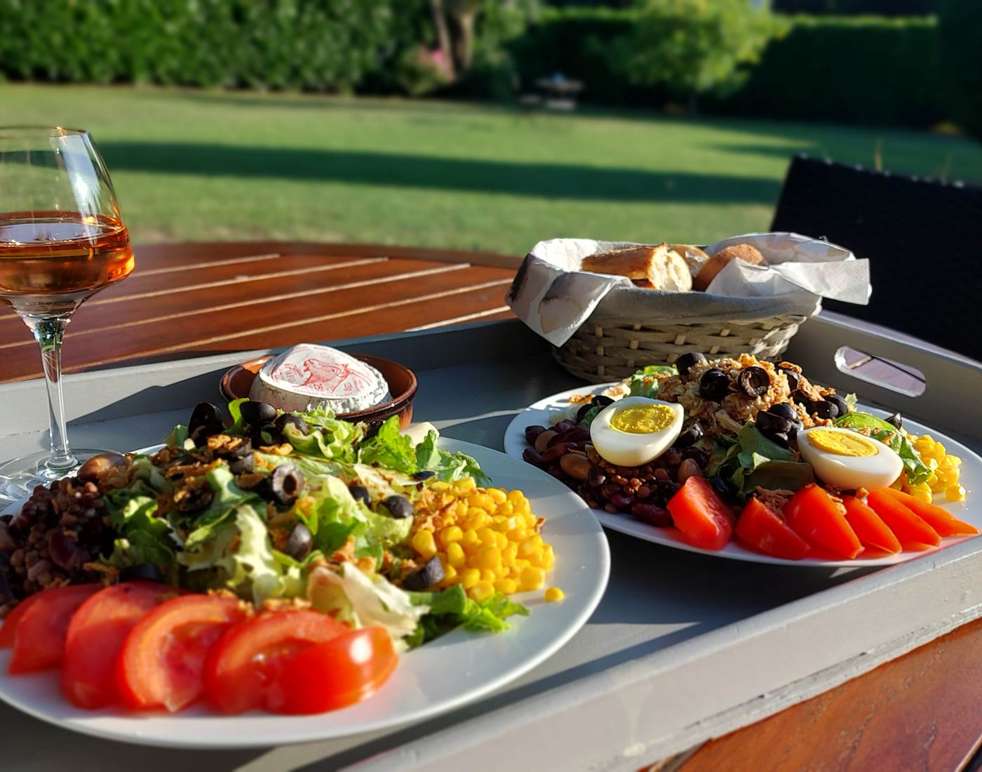 Assiettes de crudités variées