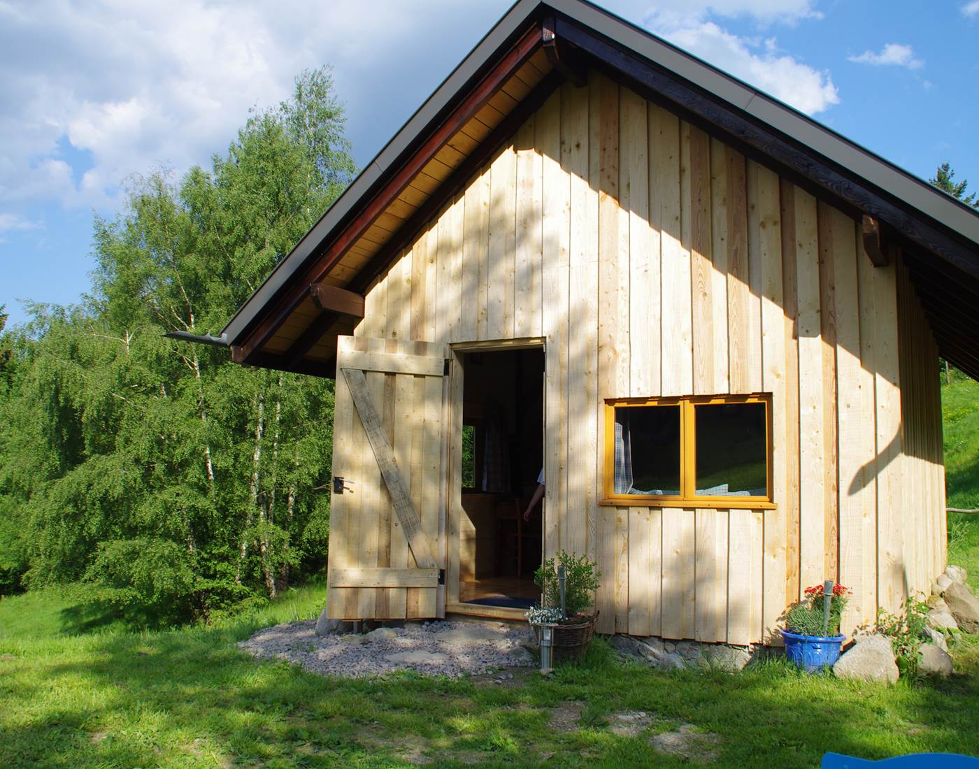 l'entrée de la cabane