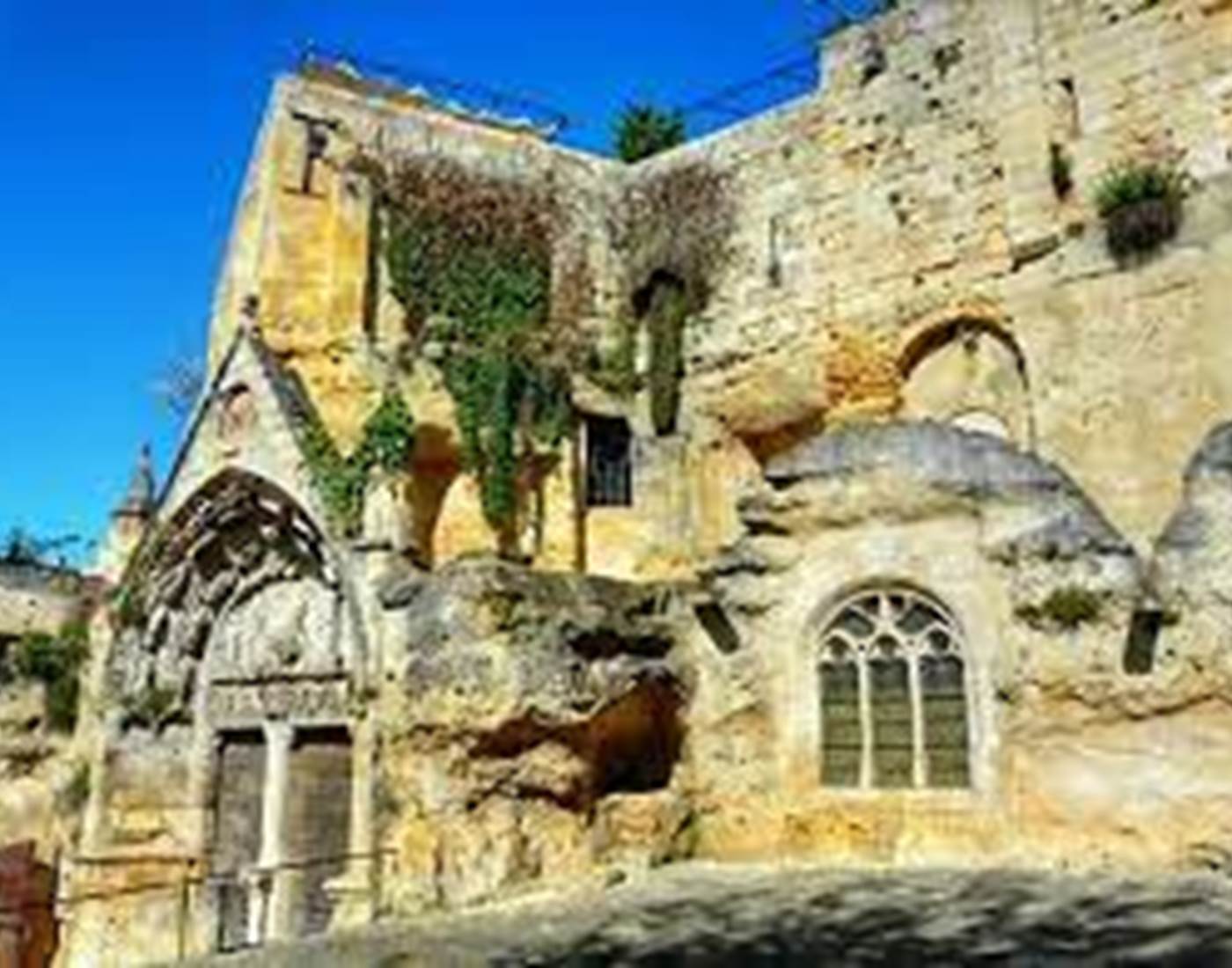 Eglise monolithe de St Emilion, une des plus grandes de France