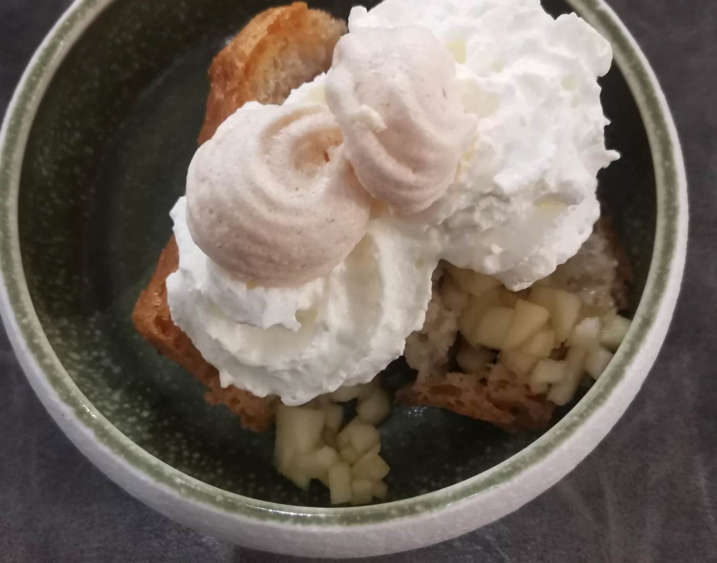Baba au calvados au Puits Fleuri.