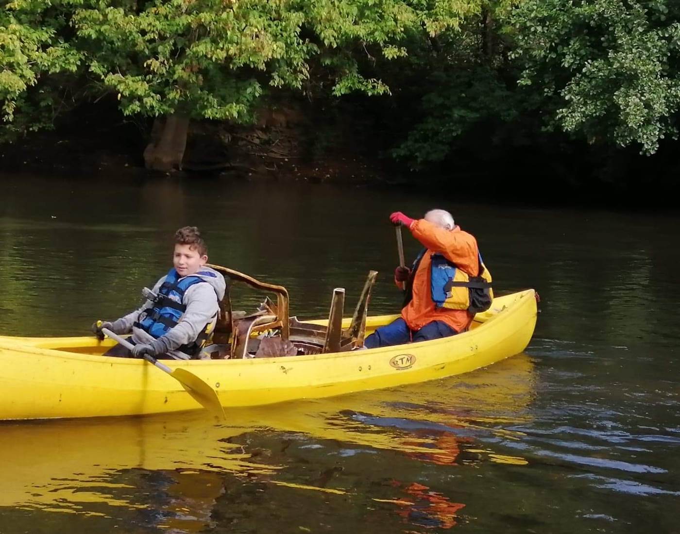 nettoyage  rivière Vézère en canoë