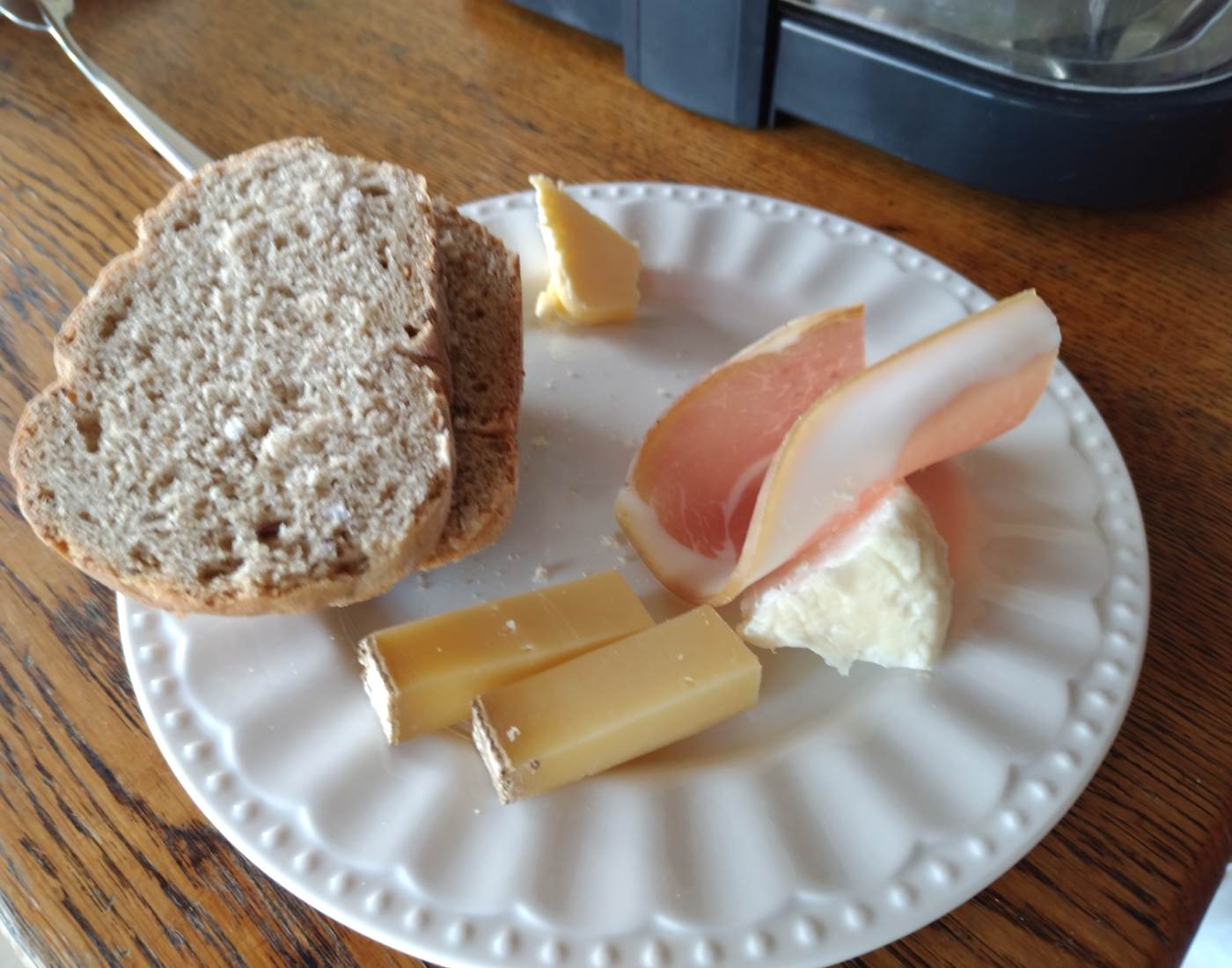 Petit déjeuner local et maison à Le Coq du Nord Mailhac
