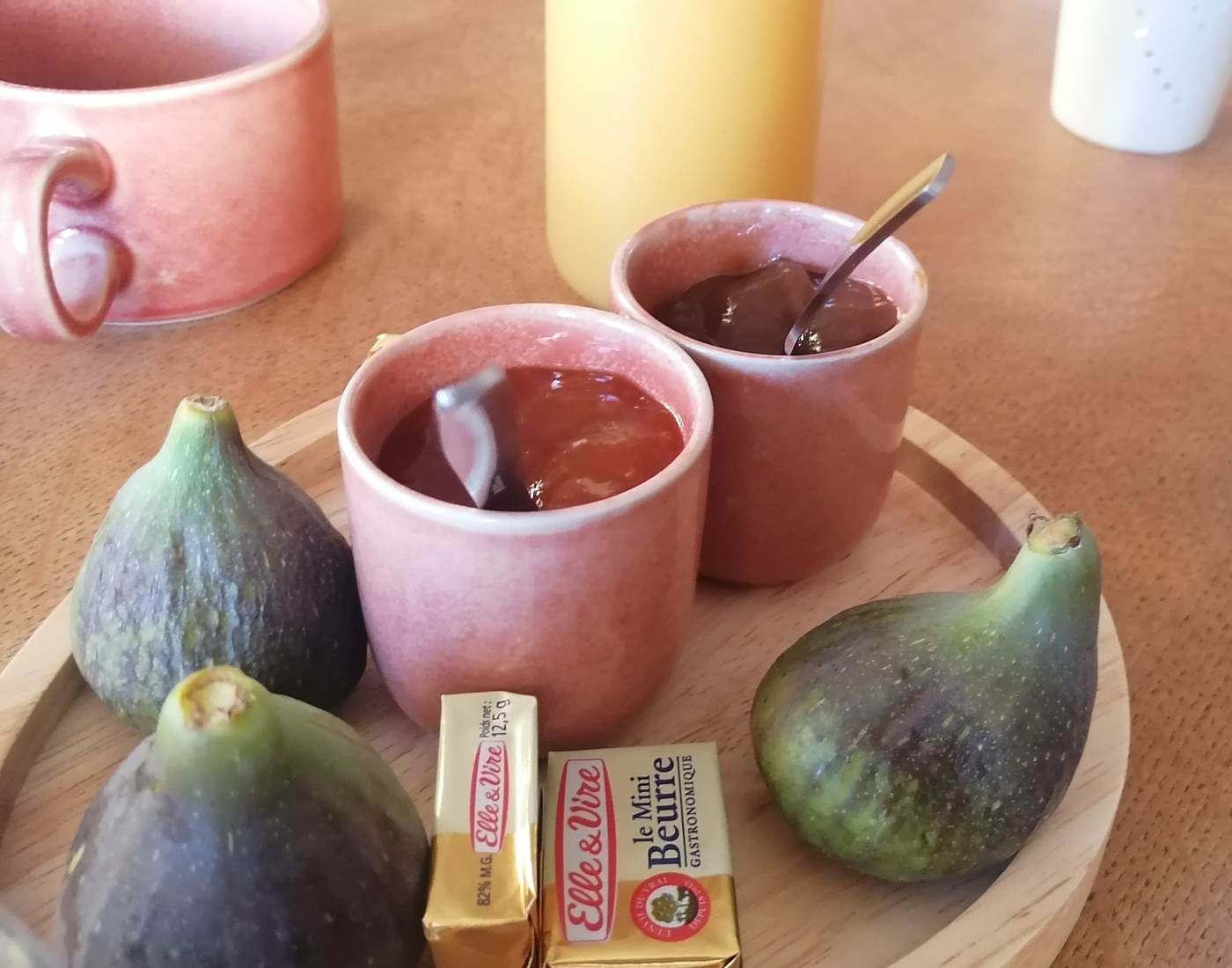 Confiture maison et figues du jardin