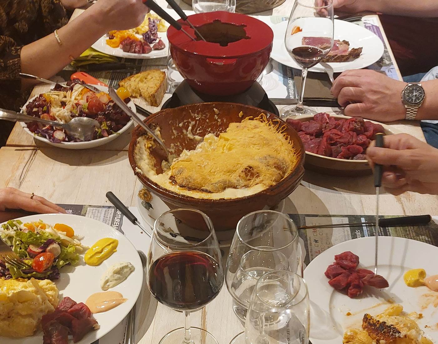 La Fondue Pelaude - ce n'est pas qu'un repas, c'est l'âme du Ranch des Lacs