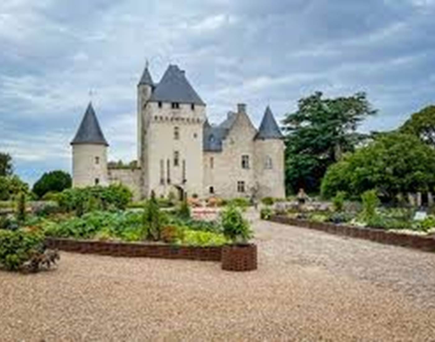 chateau-du-rivau-gite-troglodyte-touraine