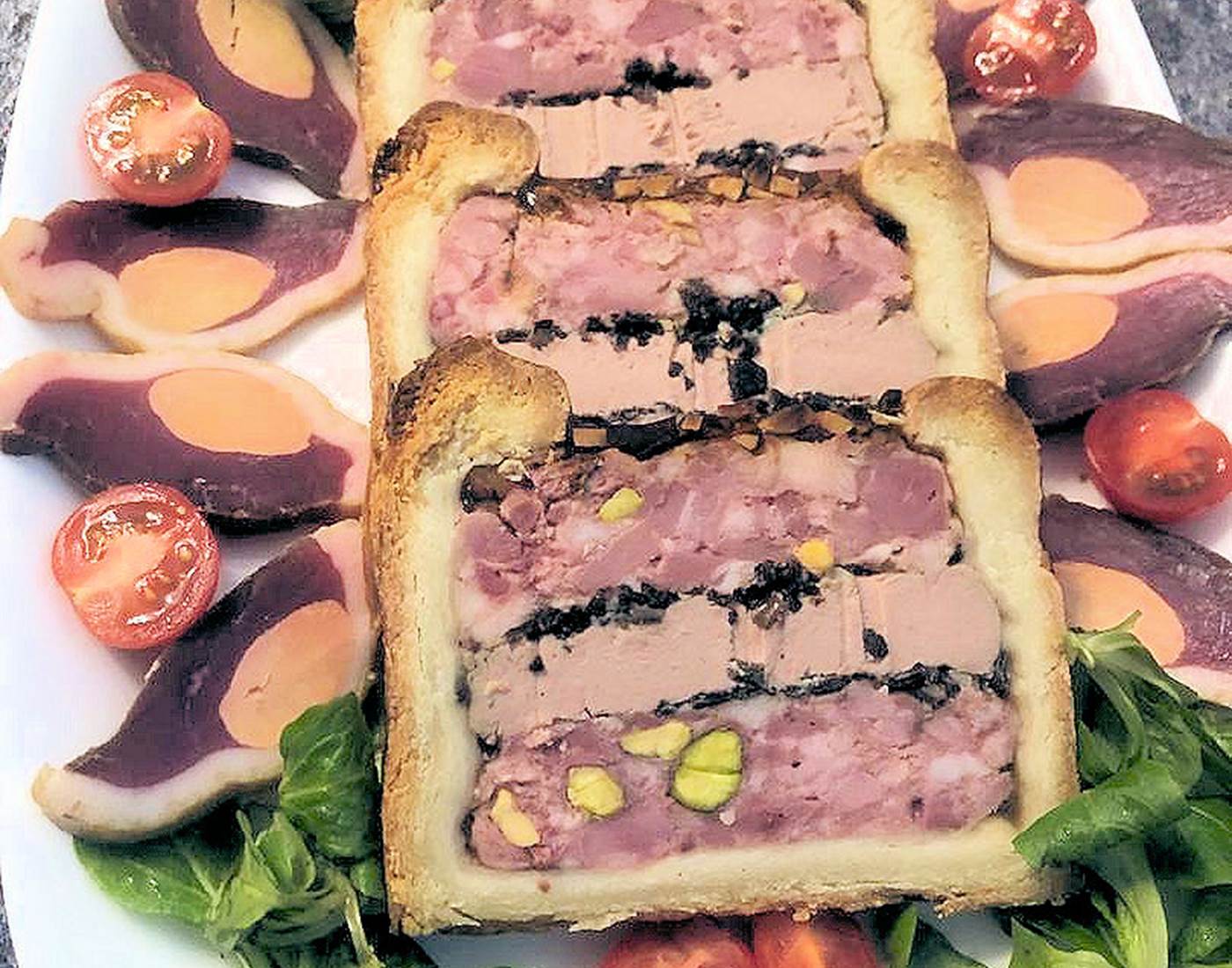 Paté en croute de canard et magrets au foie gras