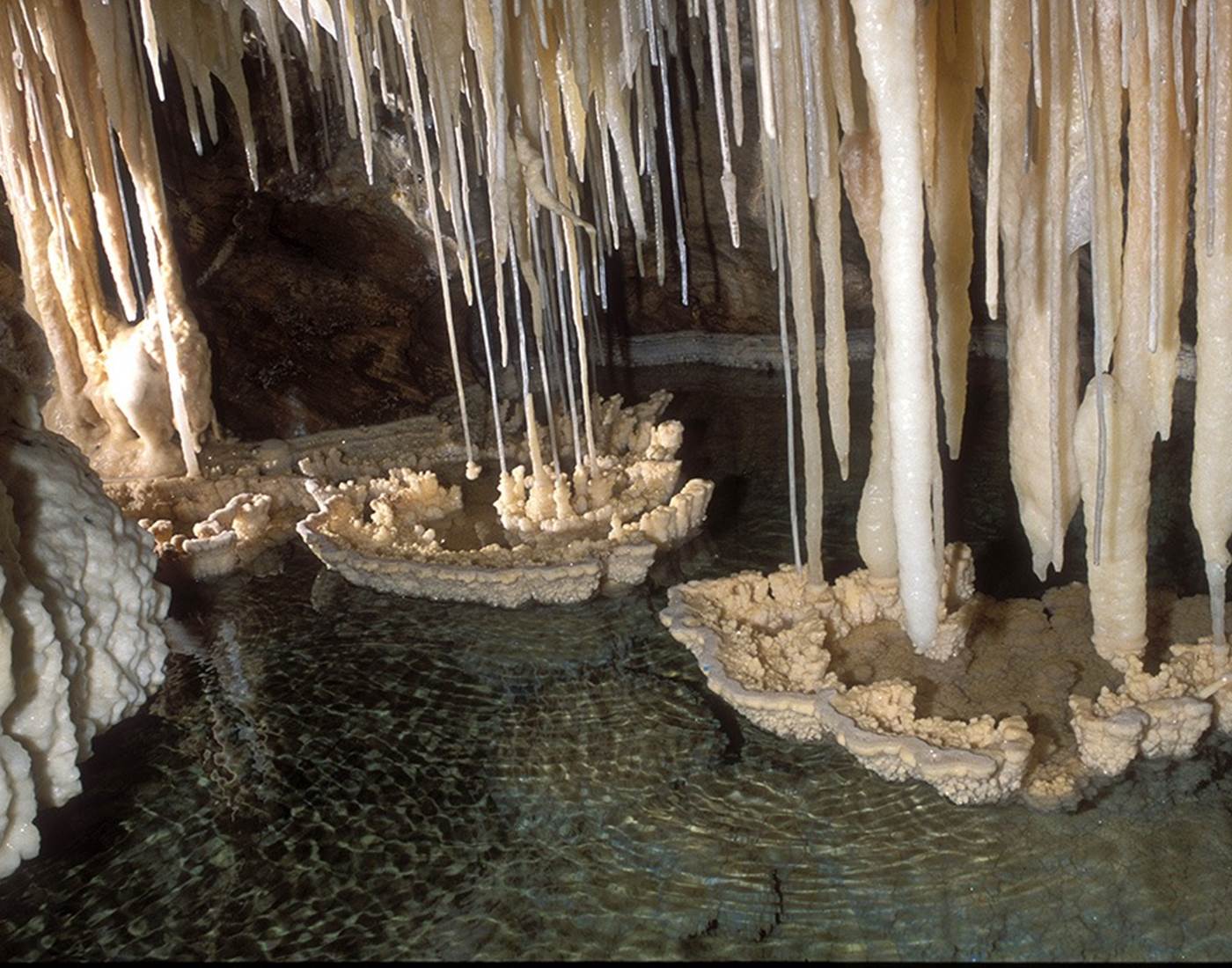 Le gouffre d'Esparros-page