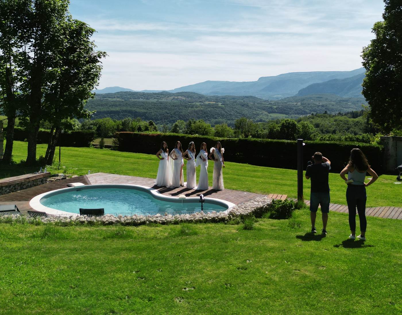 Backstage shooting photo au bord de la piscine du Manoir du Colombier