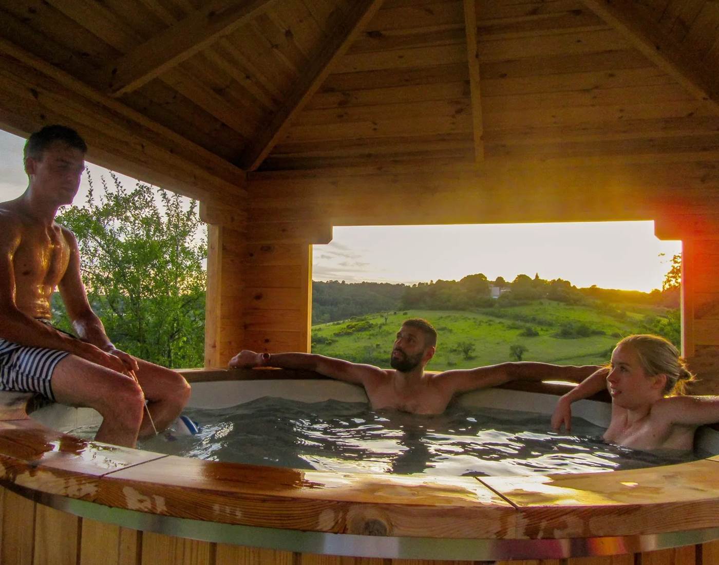 HYGGE_EN_PÉRIGORD_BAIN_NORDIQUE_SAUNA_COCOONING_VACANCES_TOURISME_AMIS_FAMILLE_DORDOGNE