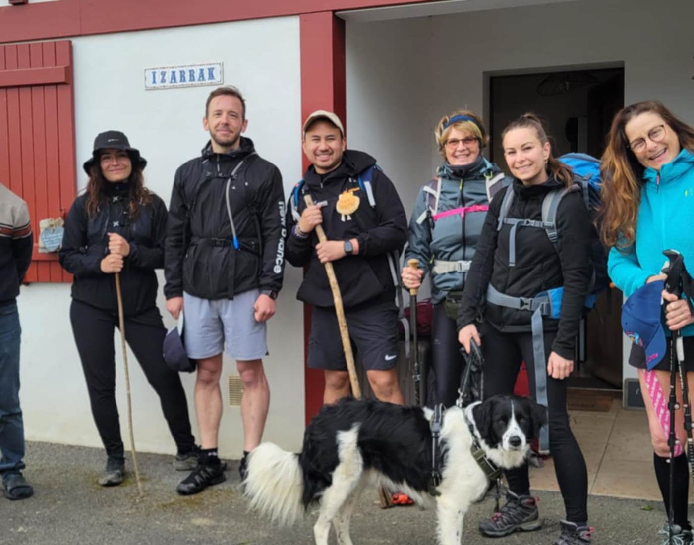 CHIEN COMPOSTELLE OSTABAT HOTEL-news