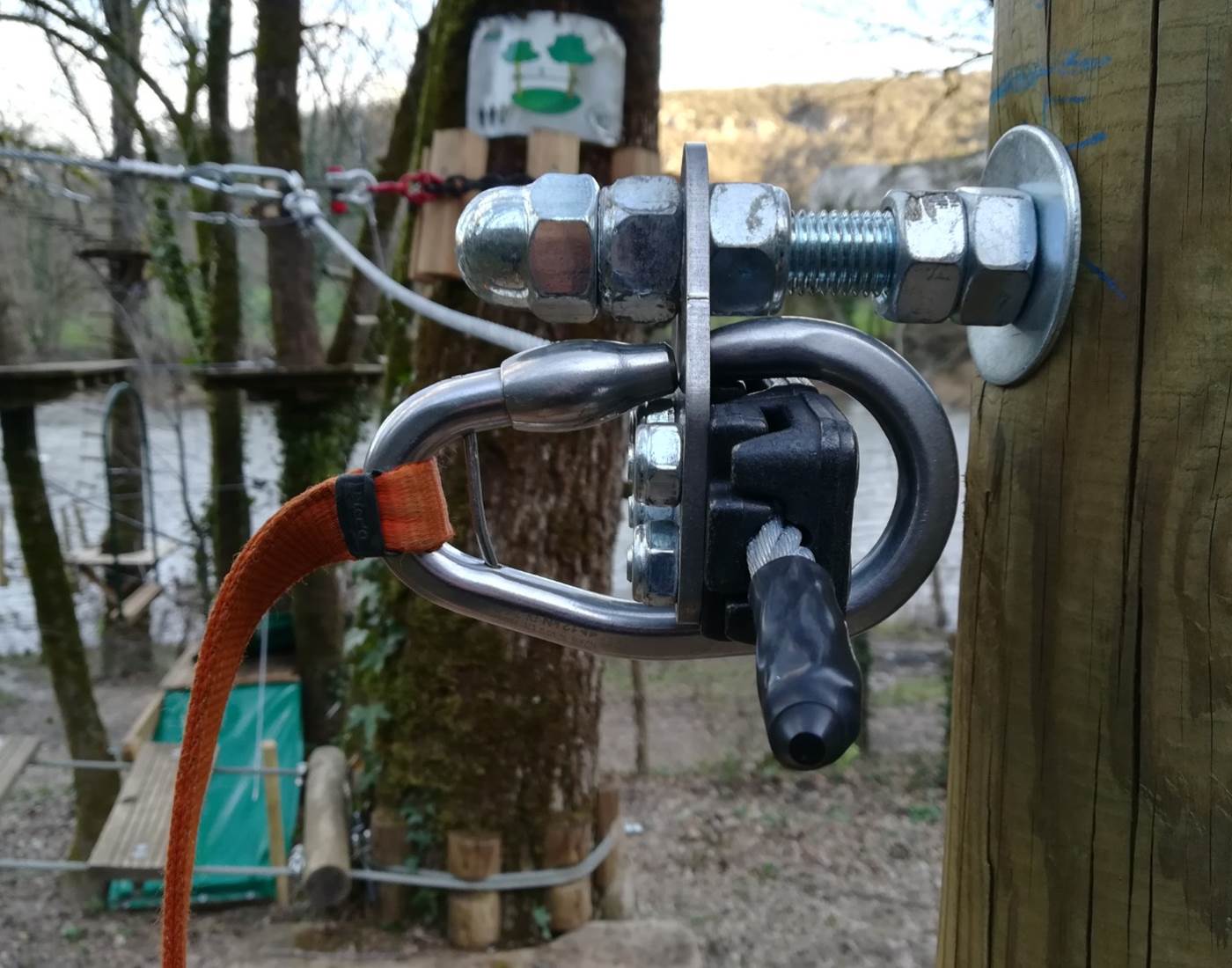 Nouveau système d'assurage en ligne de vie continue