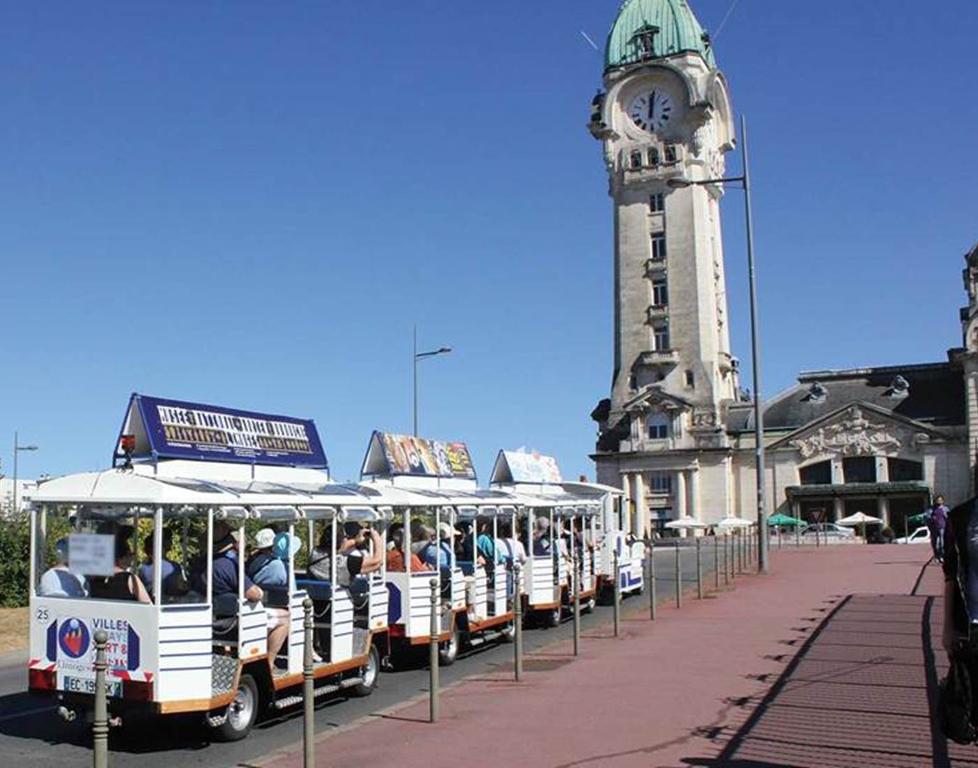 petit train de limoges devant la gare de limoges