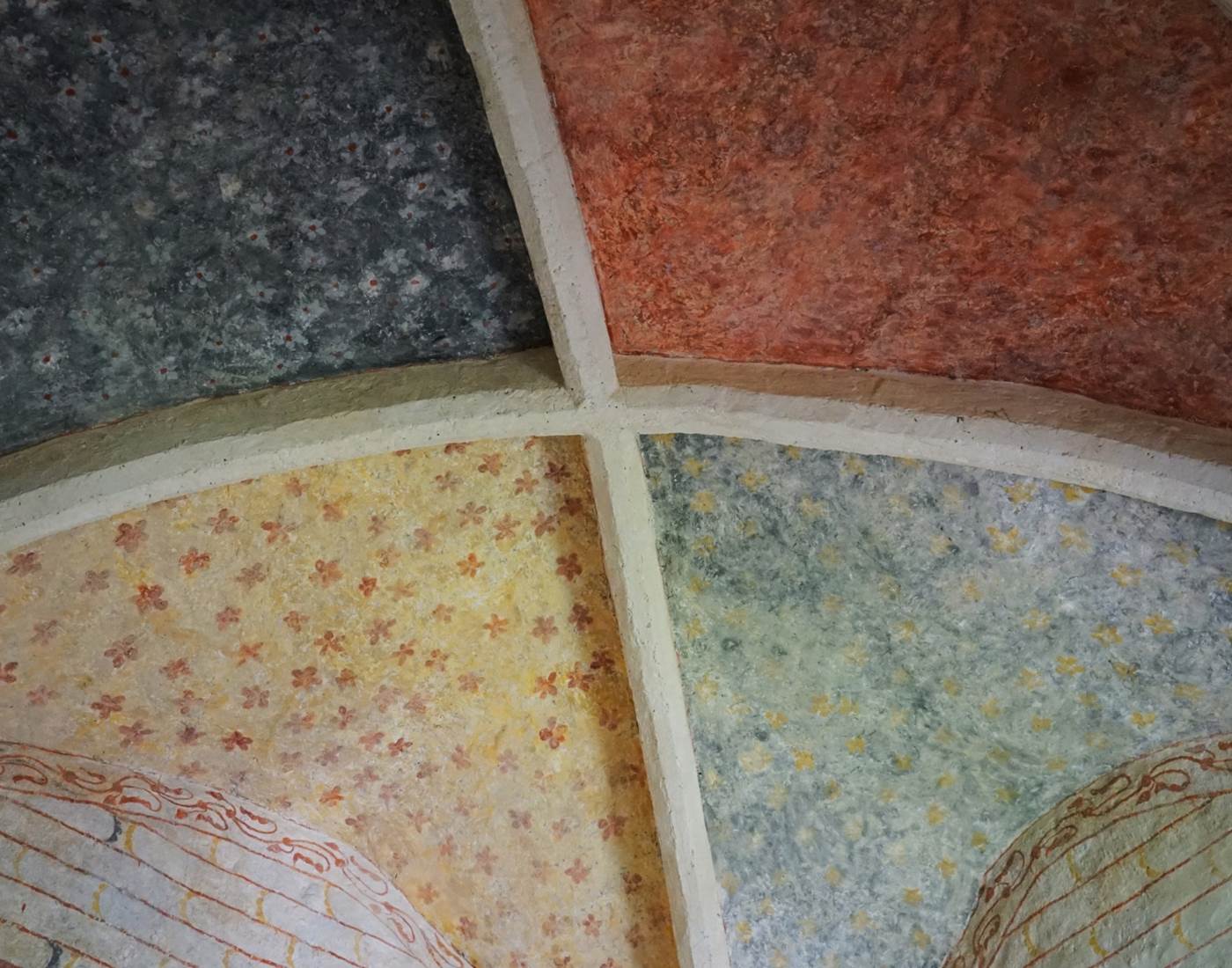 Voûte colorée de la chapelle de Vongnes, village viticole Bugiste à proximité du Manoir du Colombier