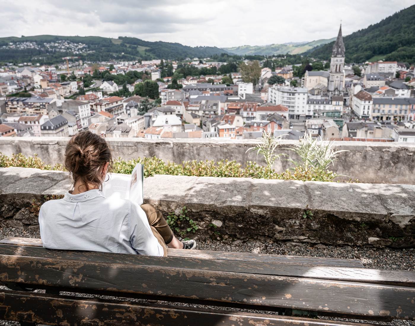 Vue de Lourdes depuis le jardin du Château